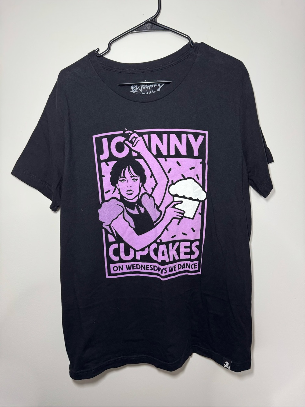 EUC Johnny Cupcakes on Wednesdays We Dance Black T Shirt Slim Fit Size XL XLarge